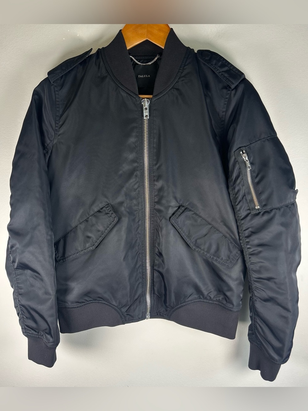 Aritzia Talula Women's Whitby Bomber Flight Jacket Size S Black Contemporary